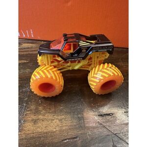 Monster Jam "Fire" Spin Master Soldier Fortune BLACK OPS Truck 1:64